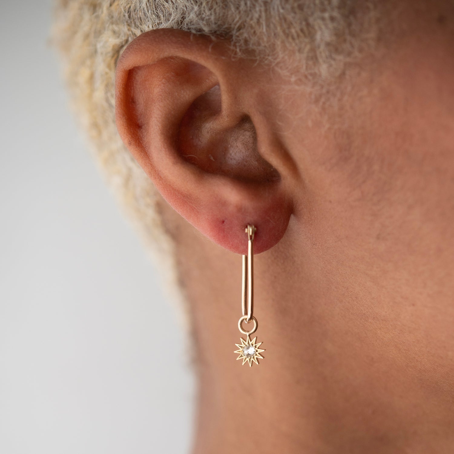 Inverted Diamond Spur Single Hoop