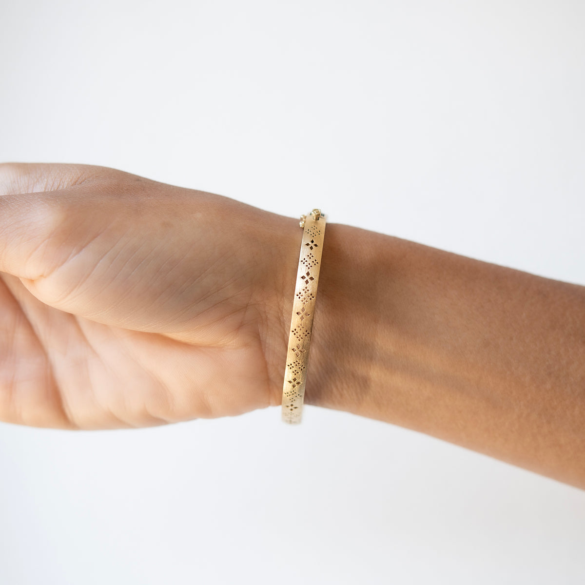 Diamond & Clover Bangle
