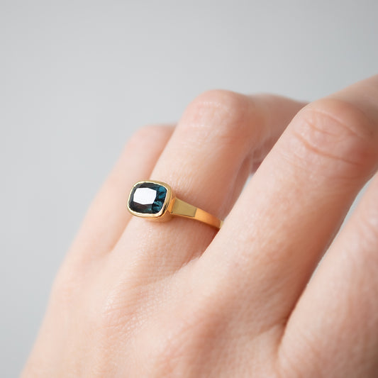 Aurora Sapphire Ring