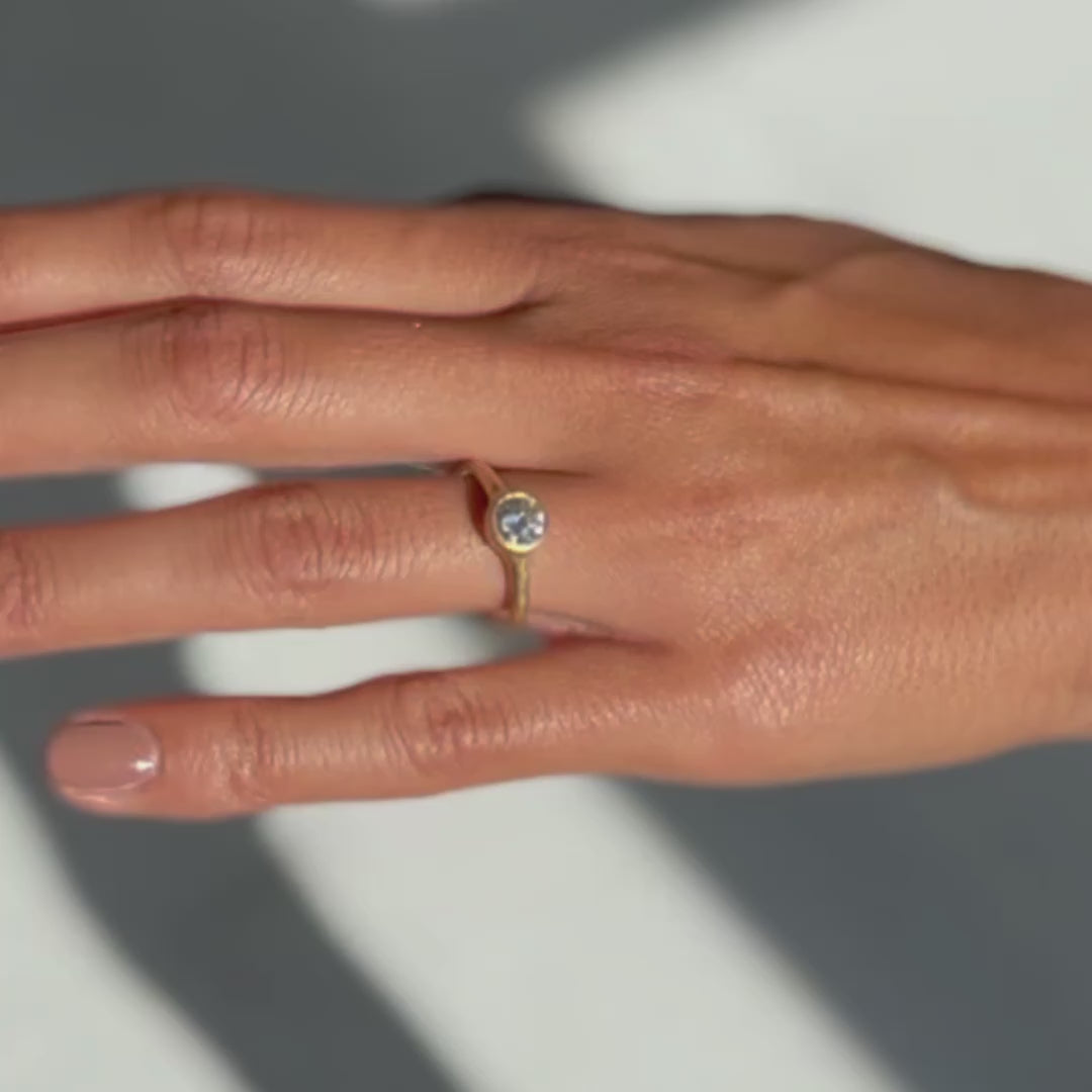 Organic Band White Diamond Solitaire