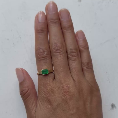 Vibrant Emerald Deco Ring