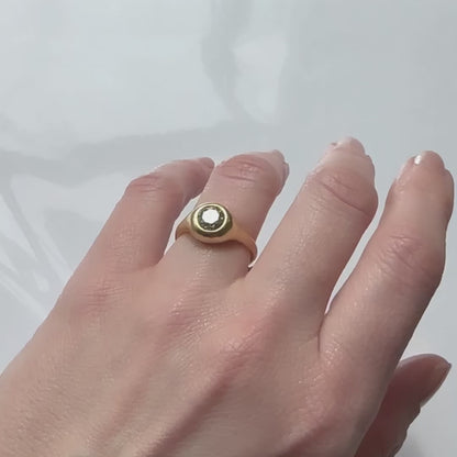 Round Diamond Swell Ring