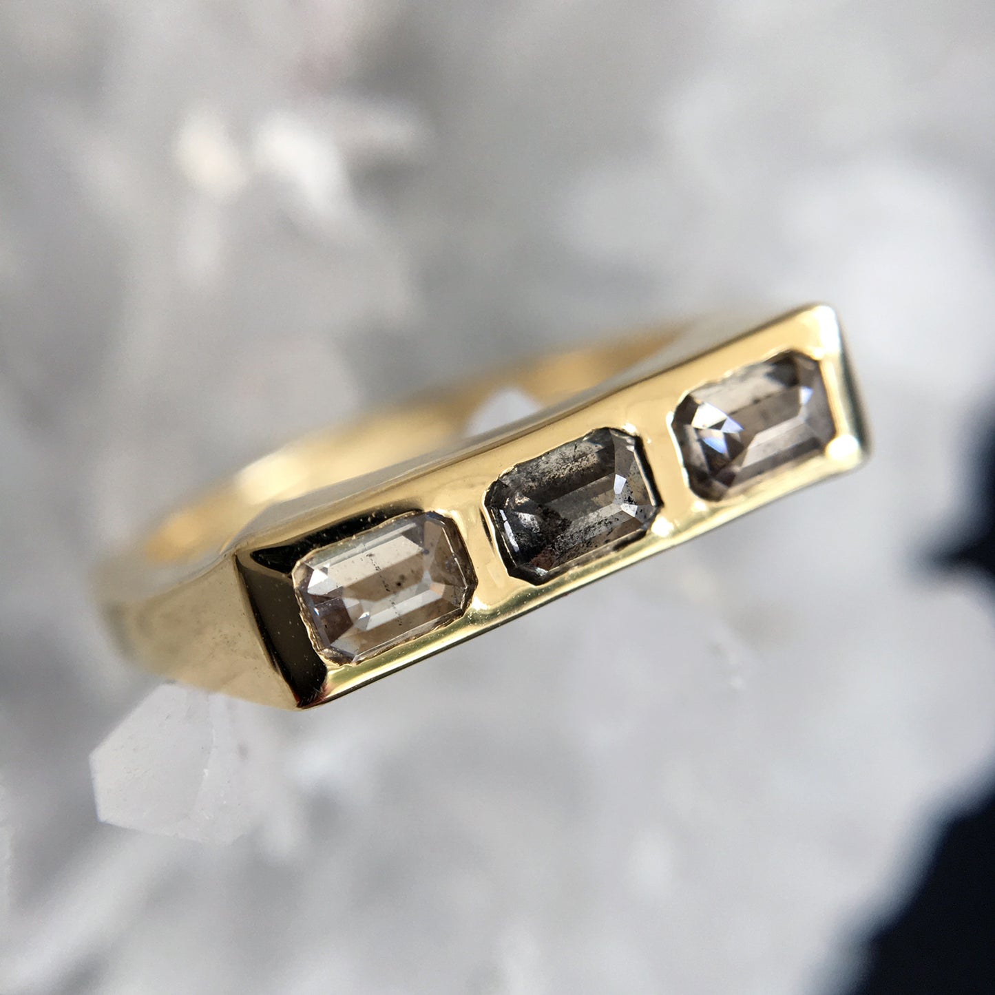Bespeckle Bar Ring