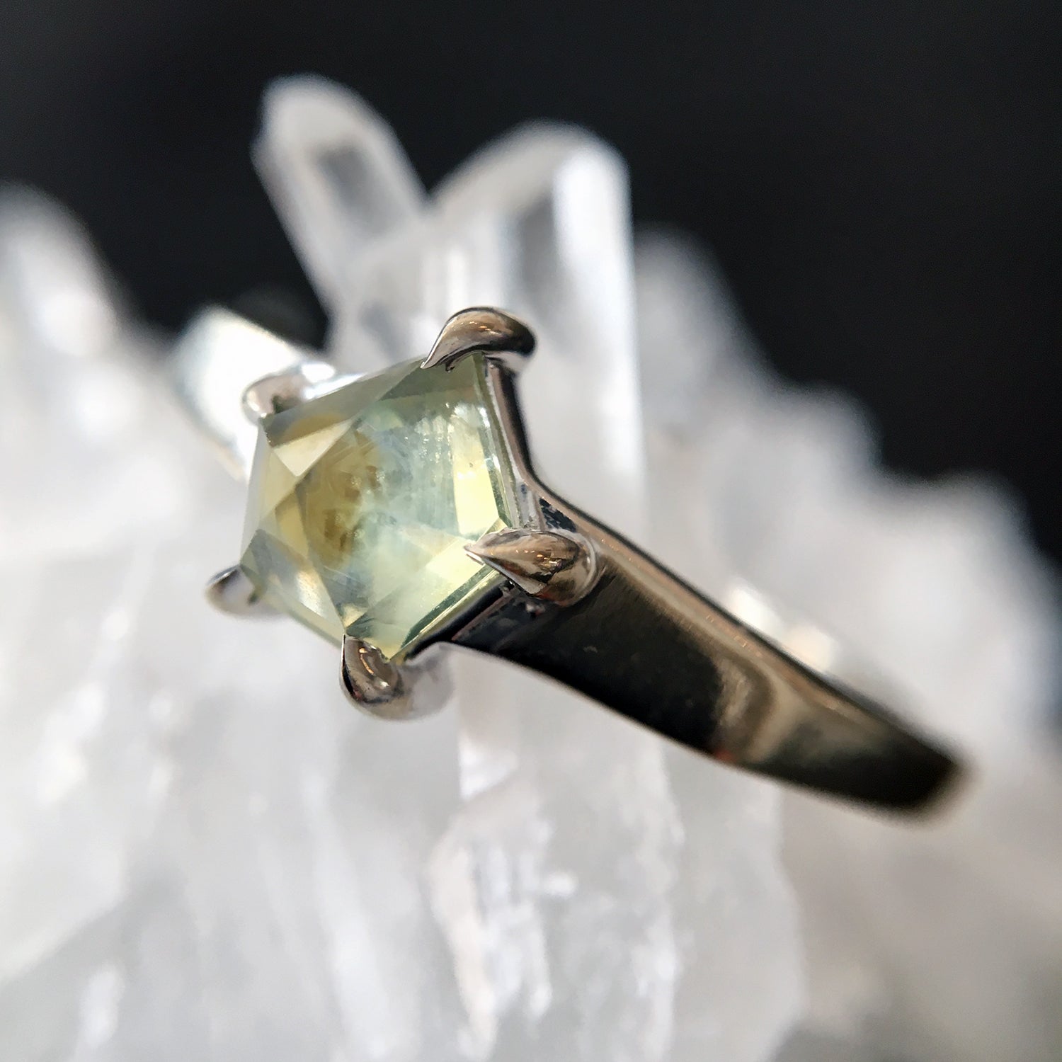 Spring Breeze Sapphire Ring