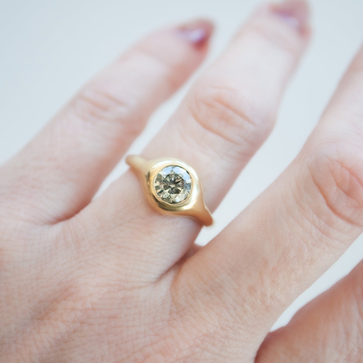 Round Diamond Swell Ring